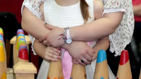 Abrazo por encima de la cintura Abrazo por encima de la cintura