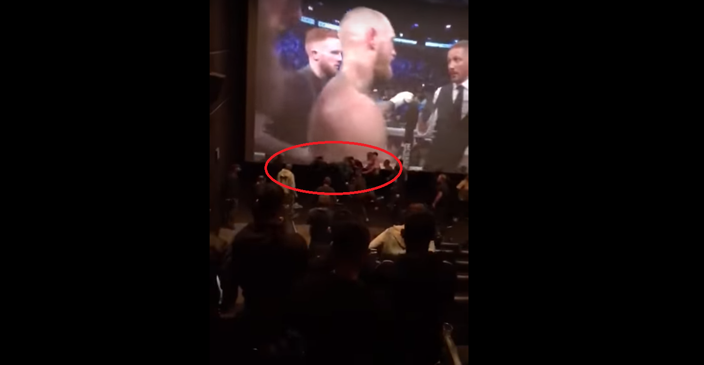 Brutal pelea en un cine de Inglaterra durante el combate Mayweather-McGregor Brutal pelea en un cine de Inglaterra durante el combate Mayweather-McGregor