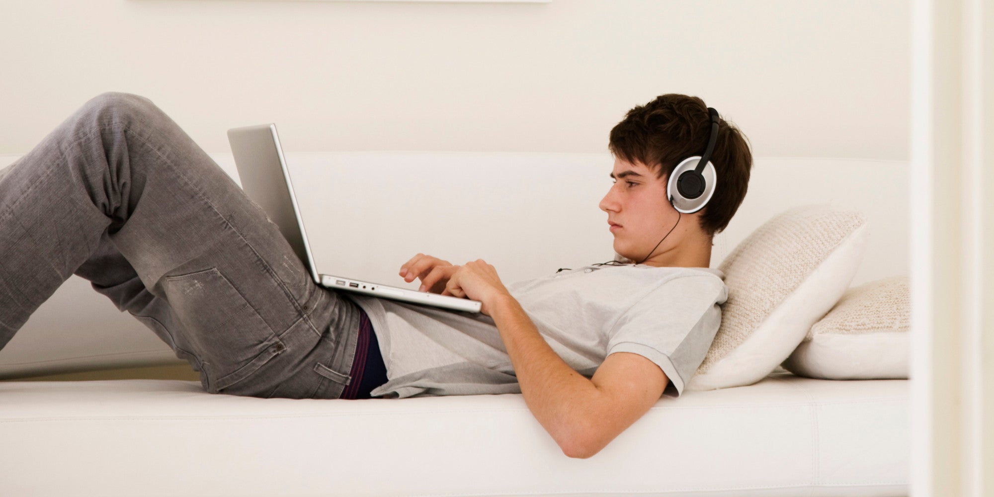 Dos de cada diez jóvenes de 14 a 24 años han visitado webs de alto riesgo Dos de cada diez jóvenes de 14 a 24 años han visitado webs de alto riesgo