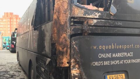 As&iacute; apareci&oacute; el autob&uacute;s del Aqua Blue Sport