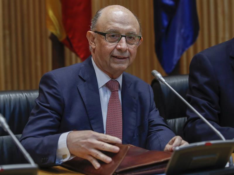 Cristóbal Montoro: "La Generalitat no ha gastado ningún recurso público en el referéndum" Cristóbal Montoro: "La Generalitat no ha gastado ningún recurso público en el referéndum"