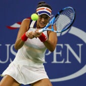 Muguruza devuelve la bola a su rival en el US Open