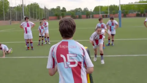 Asistimos a un entrenamiento de rugby, un deporte que fomenta el trabajo en equipo Asistimos a un entrenamiento de rugby, un deporte que fomenta el trabajo en equipo