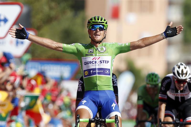Matteo Trentin logra su tercera victoria en la Vuelta al esprint y Froome se mantiene líder de la general Matteo Trentin logra su tercera victoria en la Vuelta al esprint y Froome se mantiene líder de la general