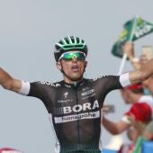 Majka celebra su triunfo en la etapa de la Vuelta