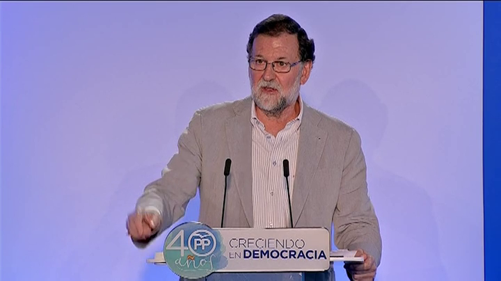 Rajoy: "Nadie va a liquidar la democracia española" Rajoy: "Nadie va a liquidar la democracia española"