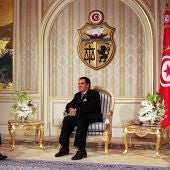 El secretario de defensa de EEUU, William S. Cohen, con el dictador de Túnez, Ben Ali en 2000