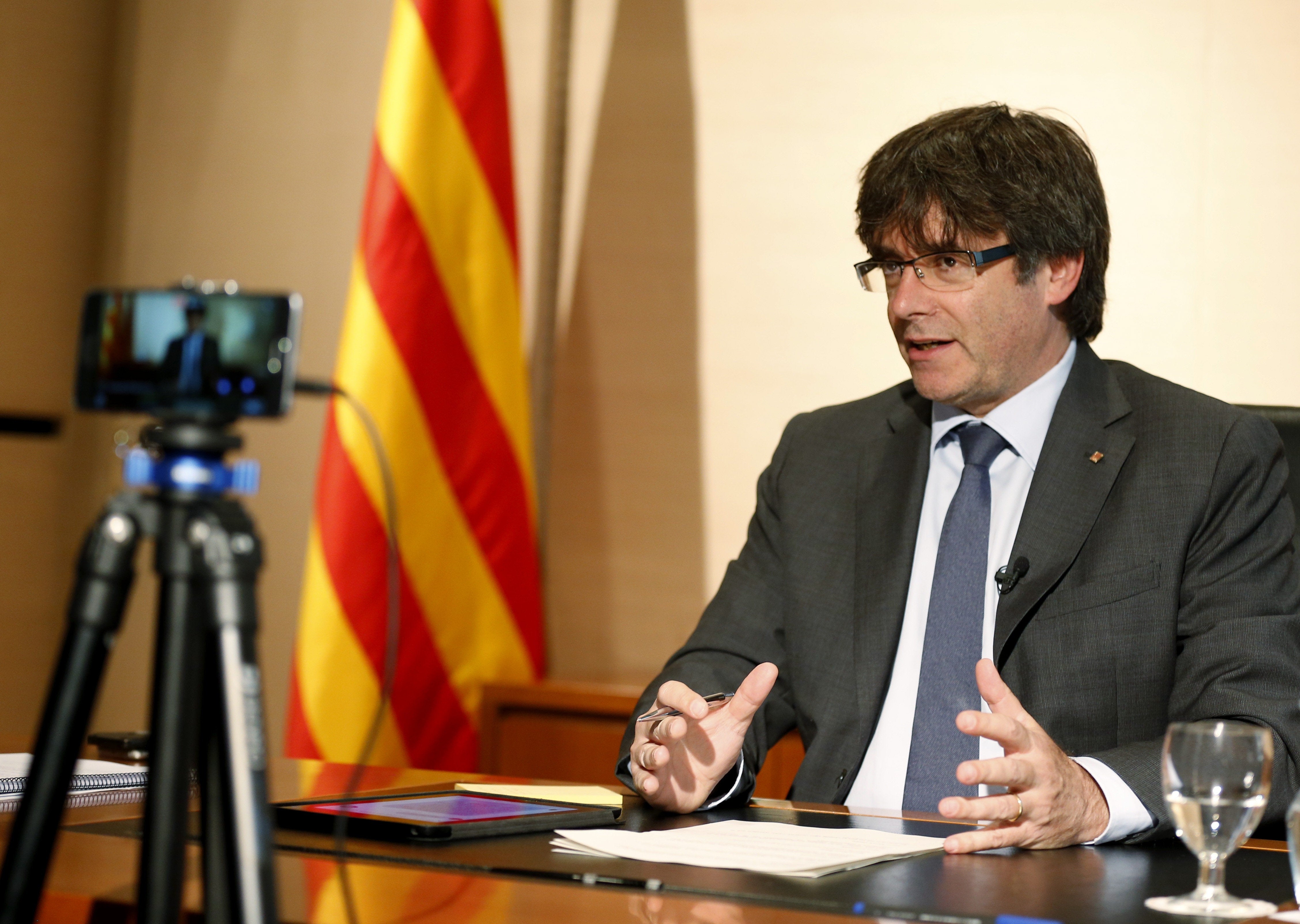 La tertulia: El desafío catalán y el desafío coreano La tertulia: El desafío catalán y el desafío coreano