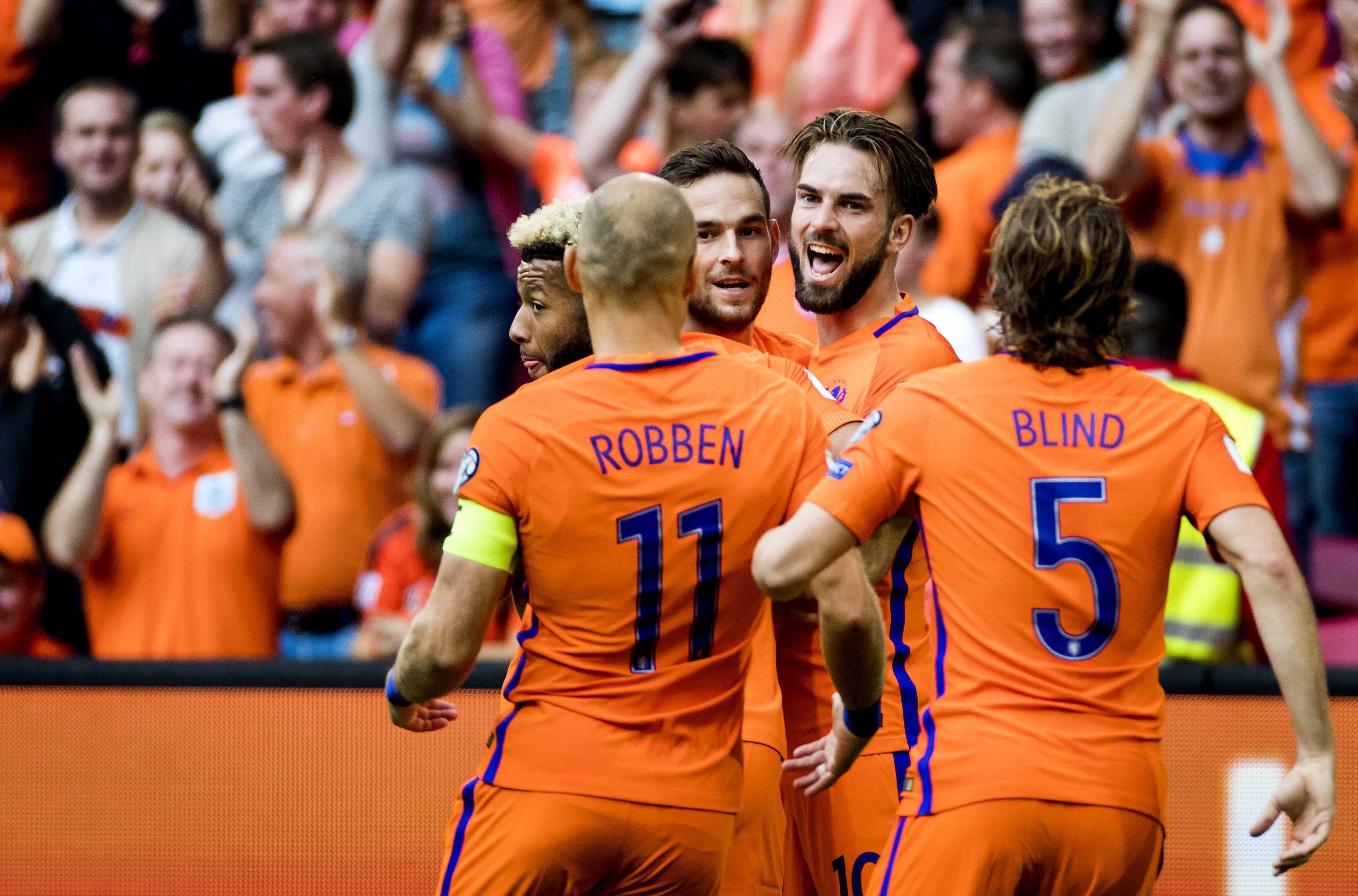 Holanda se mantiene en la pelea por la repesca tras ganar a Bulgaria Holanda se mantiene en la pelea por la repesca tras ganar a Bulgaria