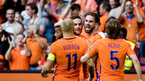 Los jugadores de la selecci&oacute;n de Holanda celebran un gol