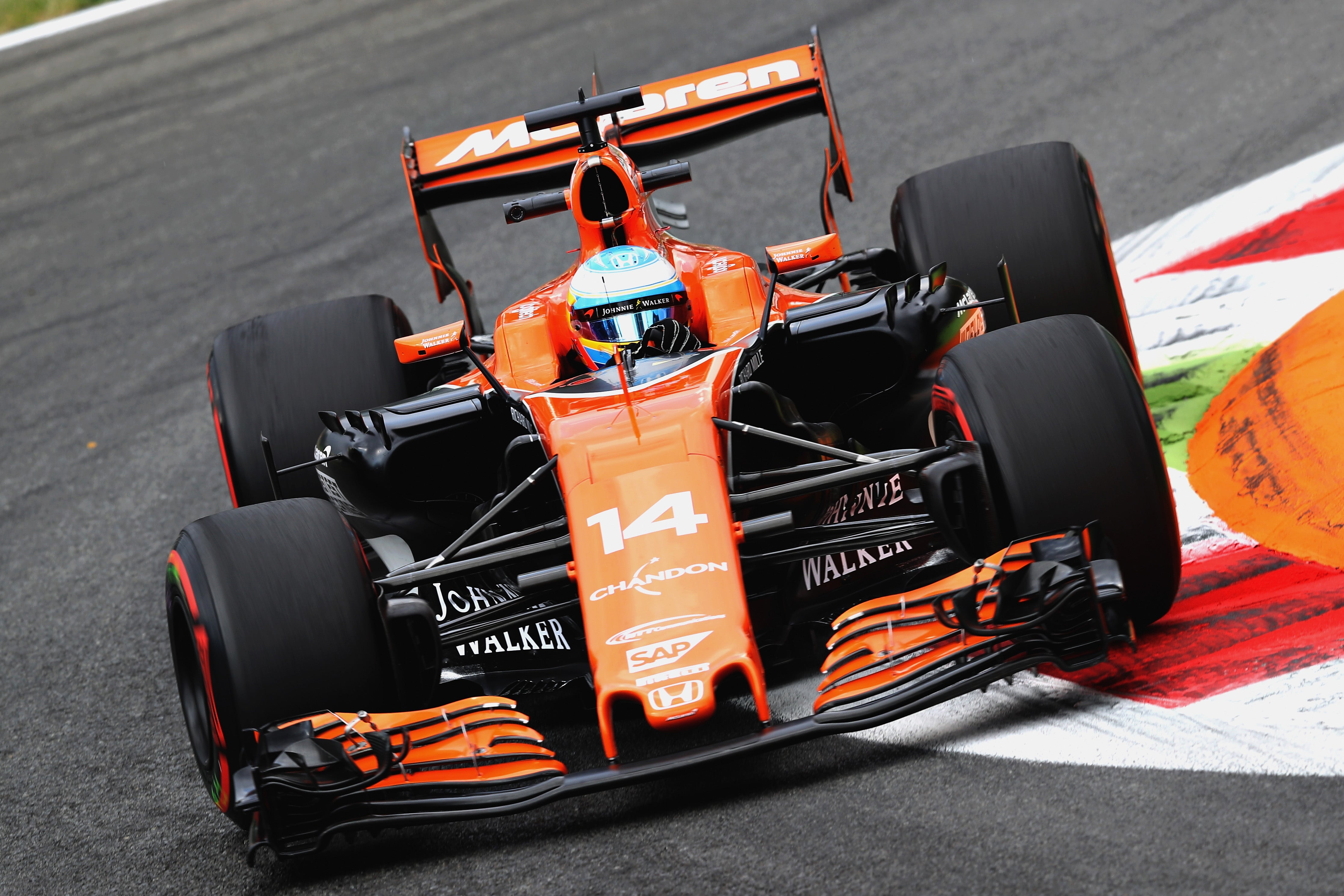 Fernando Alonso: "La FIA estaría tomándose una Heineken" Fernando Alonso: "La FIA estaría tomándose una Heineken"