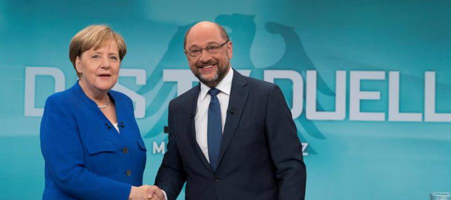 Schulz y Merkel, antes del cara a cara (Archivo) Schulz y Merkel, antes del cara a cara (Archivo)