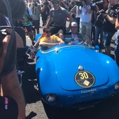 Fernando Alonso, subido en el Renault de Palmer para el Drivers Parade Fernando Alonso, subido en el Renault de Palmer para el Drivers Parade