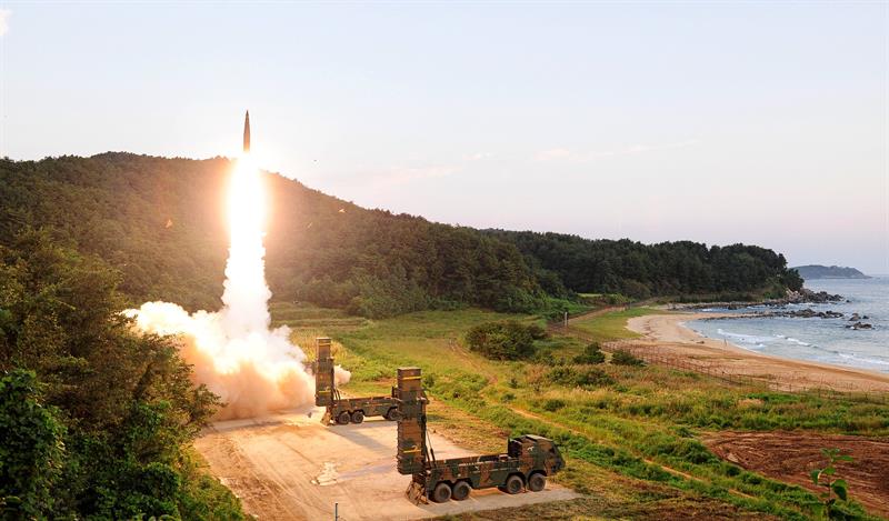 Corea del Sur anuncia el despliegue de cuatro lanzamisiles THAAD tras el ensayo de Corea del Norte Corea del Sur anuncia el despliegue de cuatro lanzamisiles THAAD tras el ensayo de Corea del Norte
