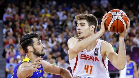 Juancho Hernang&oacute;mez, durante el partido contra Ruman&iacute;a