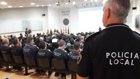 Agentes de la Policía Local de Elche reunidos en la Jefatura Local Agentes de la Policía Local de Elche reunidos en la Jefatura Local