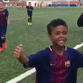 Shane Kluivert marca su primer gol con el Barcelona y se lo dedica a su padre Shane Kluivert marca su primer gol con el Barcelona y se lo dedica a su padre