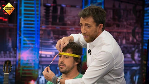 &iquest;Tiene realmente Fernando Alonso la cabeza grande? 'El Hormiguero 3.0' le hace la 'prueba del cabez&oacute;n'