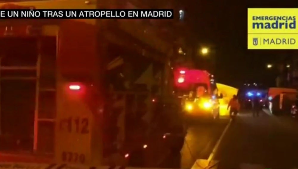 Dispositivo de Emergencias en el lugar del atropello de un menor en Madrid