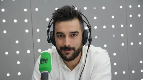 Alberto Pereiro, presentador de La Brújula del Deporte. Alberto Pereiro, presentador de La Brújula del Deporte.