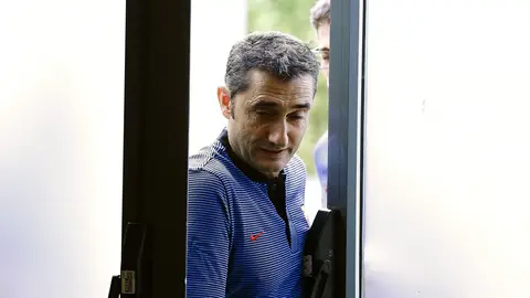 Valverde, a su llegada a la rueda de prensa Valverde, a su llegada a la rueda de prensa