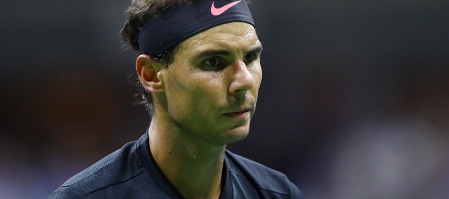 Rafa Nadal, con gesto serio durante un partido Rafa Nadal, con gesto serio durante un partido