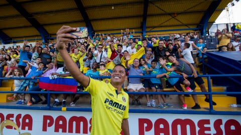 Carlos Bacca durante su presentaci&oacute;n