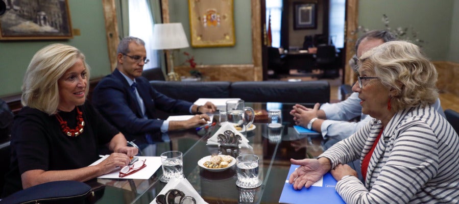 Manuela Carmena reunida con Concepción Dancausa Manuela Carmena reunida con Concepción Dancausa
