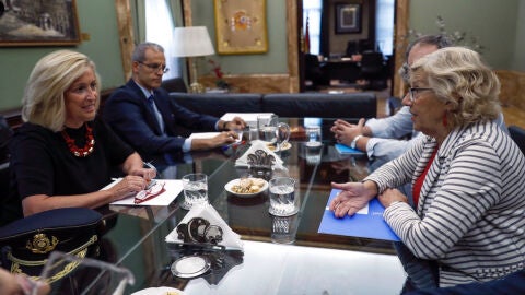 Manuela Carmena reunida con Concepci&oacute;n Dancausa