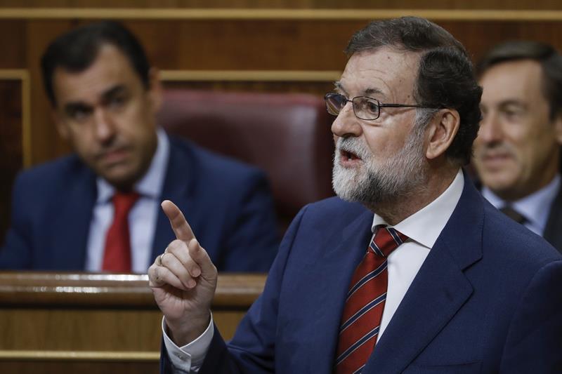 Mariano Rajoy: "La prioridad no es reformar la Constitución sino defenderla" Mariano Rajoy: "La prioridad no es reformar la Constitución sino defenderla"