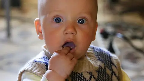 Consejos para hacer más llevadero el dolor de los primeros dientes Consejos para hacer más llevadero el dolor de los primeros dientes