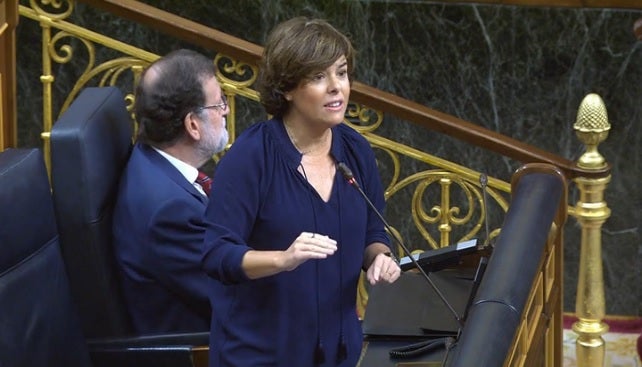 Sáenz de Santamaría a Puigdemont: ¿Hasta cuándo va a seguir abusando de Cataluña? Sáenz de Santamaría a Puigdemont: ¿Hasta cuándo va a seguir abusando de Cataluña?