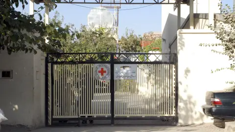 Vista de la valla de un centro médico del Comité Internacional de la Cruz Roja (CICR) Vista de la valla de un centro médico del Comité Internacional de la Cruz Roja (CICR).