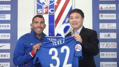 Carlos T&eacute;vez, presentado con el Shanghai Shenhua