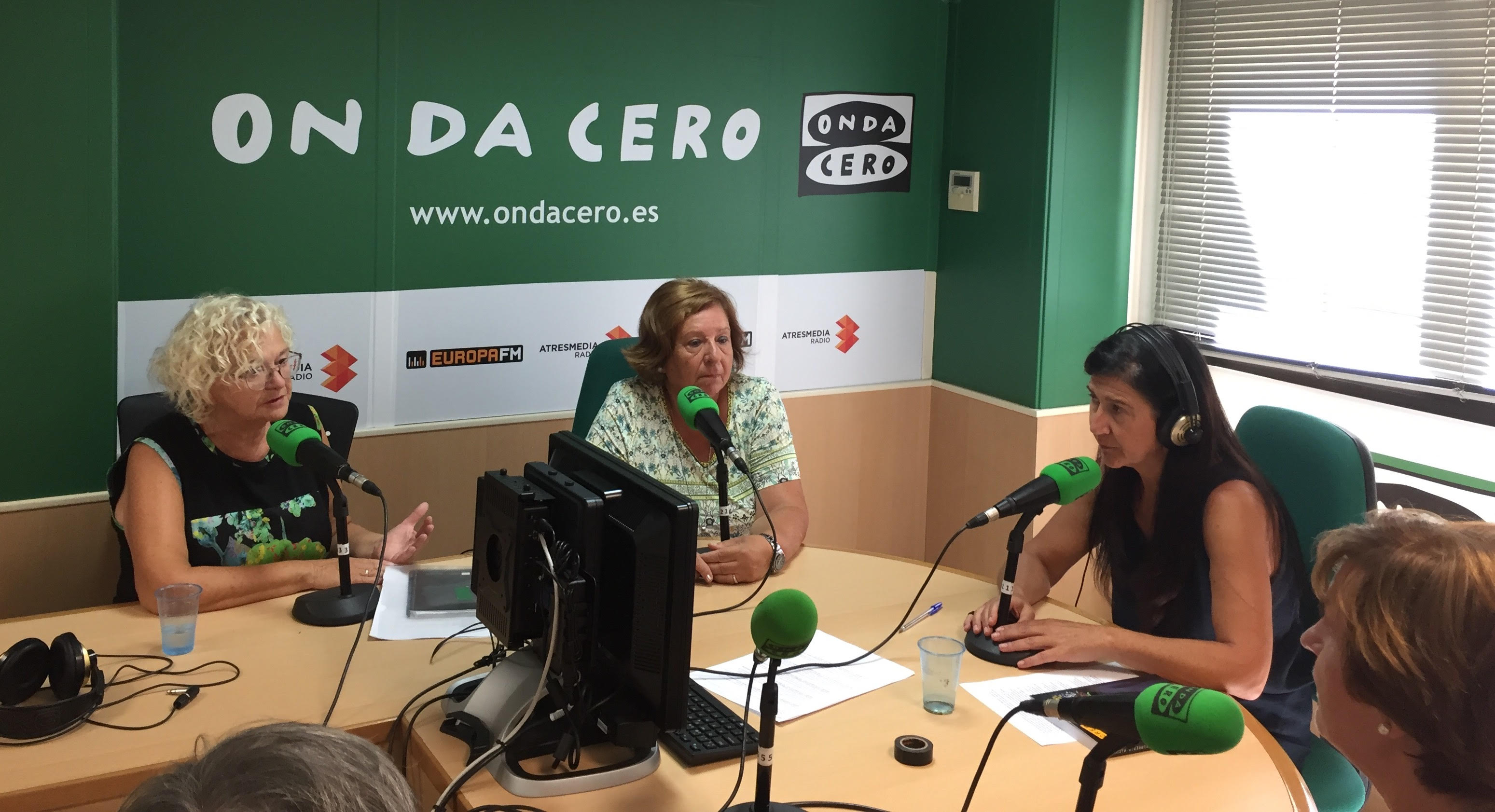 Turismo, calles sin asfaltar, datiles por el suelo ...suma y sigue Turismo, calles sin asfaltar, datiles por el suelo ...suma y sigue