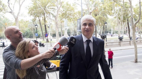  El exconseller de Justicia Germ&agrave; Gord&oacute;, a su llegada a la Audiencia de Barcelona