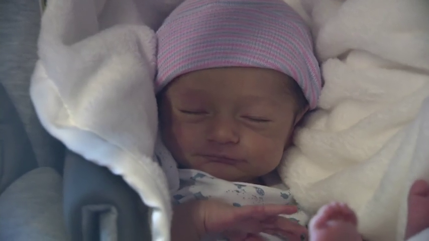 Caixabank regalará 2.000 euros a los primeros bebés de 2018 en cinco comunidades autónomas Caixabank regalará 2.000 euros a los primeros bebés de 2018 en cinco comunidades autónomas