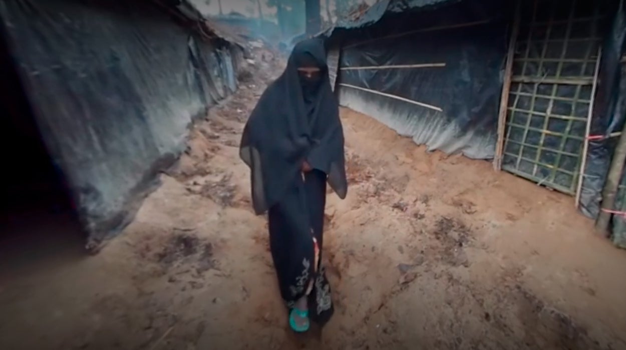 Jaheda, una mujer que ha tenido que huir con su familia de su país por ser musulmana Jaheda, una mujer que ha tenido que huir con su familia de su país por ser musulmana