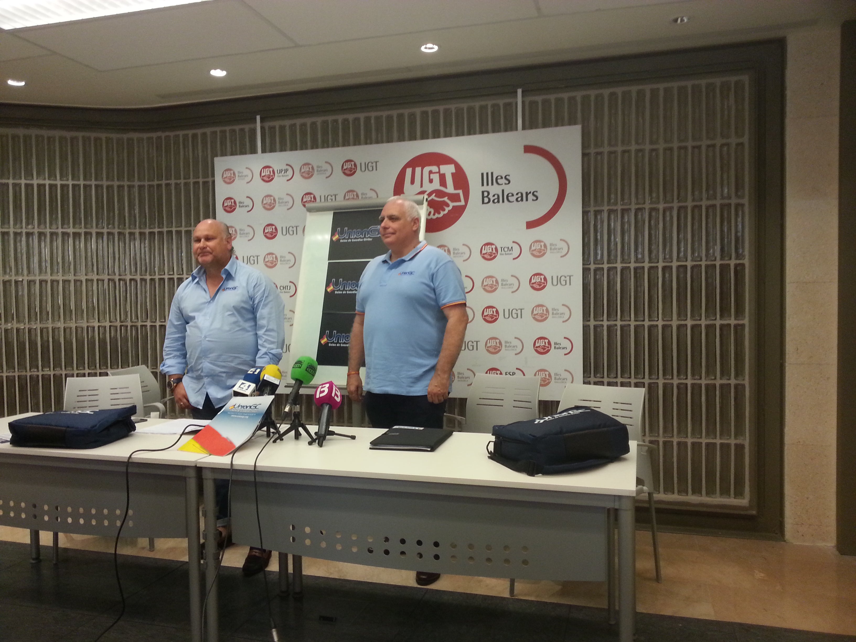 La Guardia Civil de Baleares gana 330 euros menos al mes, en comparación con Canarias, por complementos de insularidad. La Guardia Civil de Baleares gana 330 euros menos al mes, en comparación con Canarias, por complementos de insularidad.