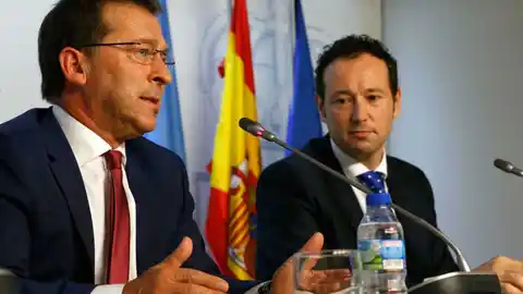 Genaro Alonso, consejero de Educación, y Guillermo Martínez, portavoz del Gobierno del Principado Rueda de prensa tras reunirse el Consejo de Gobierno