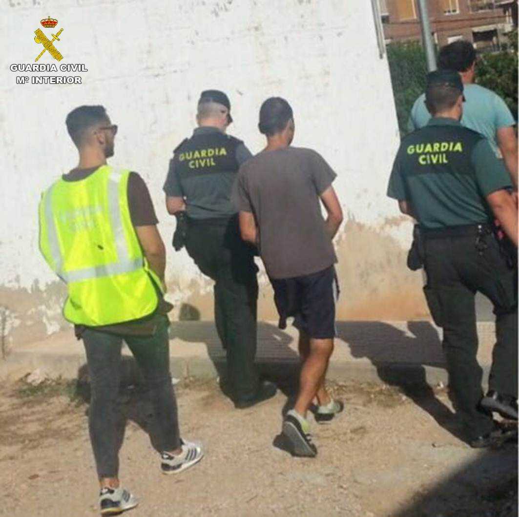 La Guardia Civil detiene en Sax a dos acusados de sustraer vehículos que utilizaban para perpetrar robos La Guardia Civil detiene en Sax a dos acusados de sustraer vehículos que utilizaban para perpetrar robos