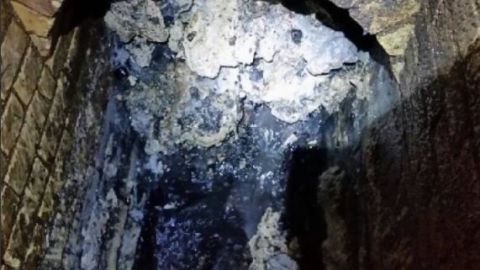 La bola de grasa que obstruye las cloacas de Londres