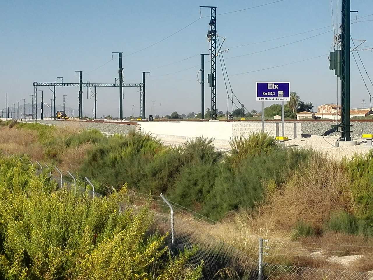 Fomento encarga un estudio para conectar el aeropuerto de Elche a través de la red ferroviaria Fomento encarga un estudio para conectar el aeropuerto de Elche a través de la red ferroviaria