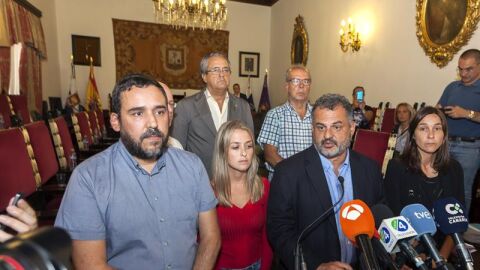 El alcalde de La Laguna, Jos&eacute; Alberto D&iacute;az, junto a representantes de otros grupos pol&iacute;ticos