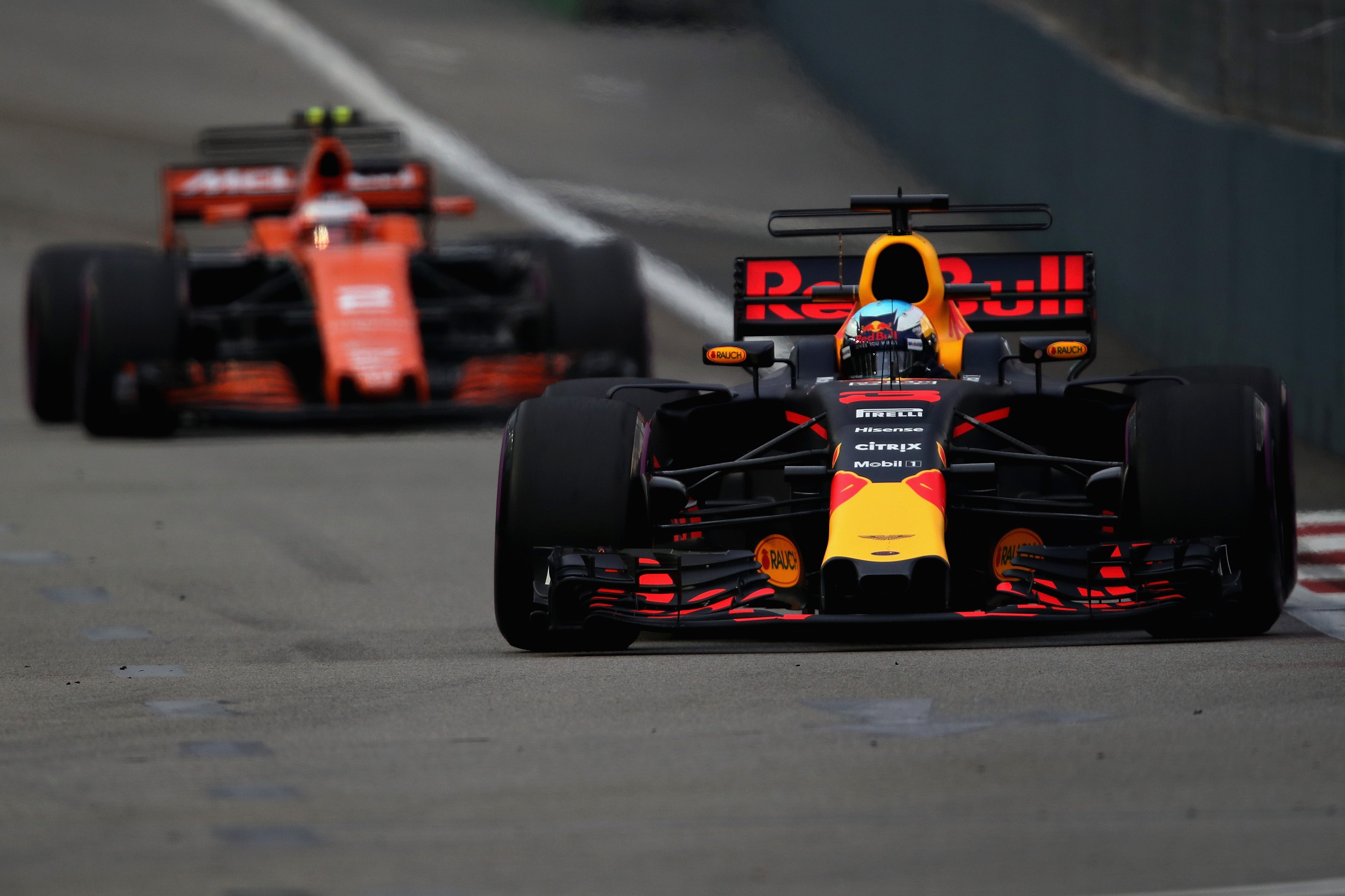 Ricciardo lidera los Libres del GP de Singapur con Fernando Alonso 7º y Carlos Sainz 12º Ricciardo lidera los Libres del GP de Singapur con Fernando Alonso 7º y Carlos Sainz 12º