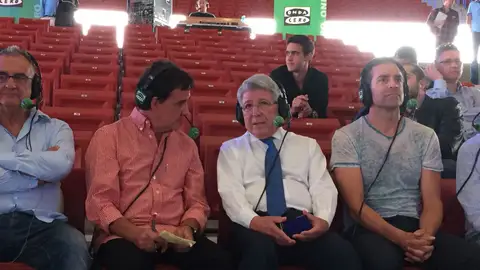 De la Morena estrena el Wanda Metropolitano con Enrique Cerezo. De la Morena estrena el Wanda Metropolitano con Enrique Cerezo.