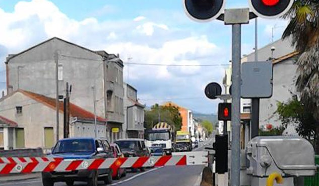Mueren tres personas al arrollar un tren de mercancías a un turismo en Fontanar, Guadalajara Mueren tres personas al arrollar un tren de mercancías a un turismo en Fontanar, Guadalajara