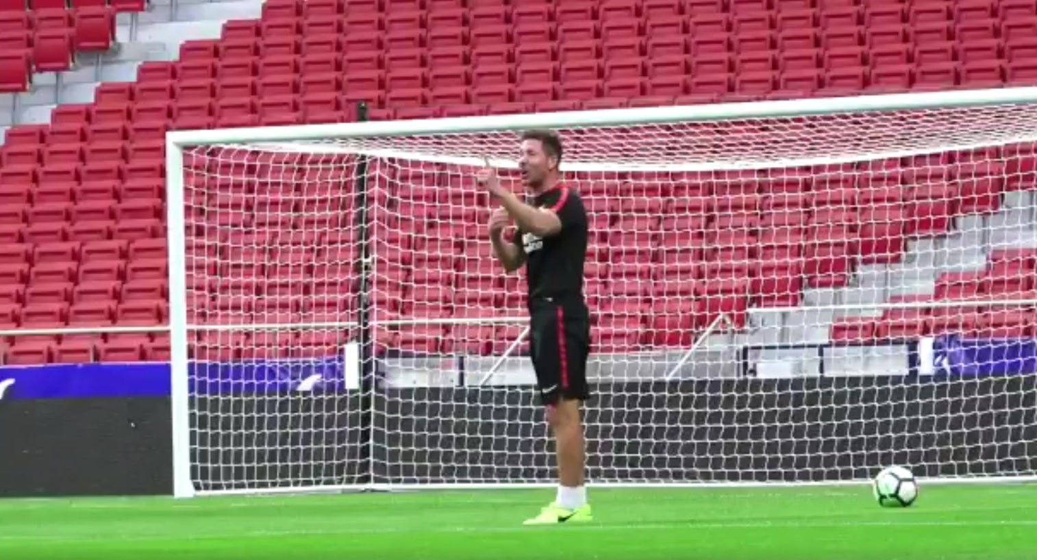 Simeone marca el primer gol del Wanda Metropolitano: "El primero lo meto yo" Simeone marca el primer gol del Wanda Metropolitano: "El primero lo meto yo"