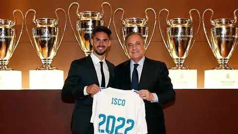 Isco posa con Florentino Pérez en el acto de su renovación Isco posa con Florentino Pérez en el acto de su renovación