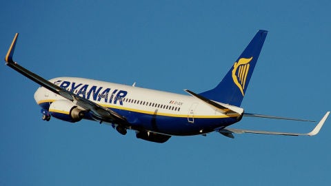 Un avi&oacute;n de la compa&ntilde;&iacute;a irlandesa Ryanair
